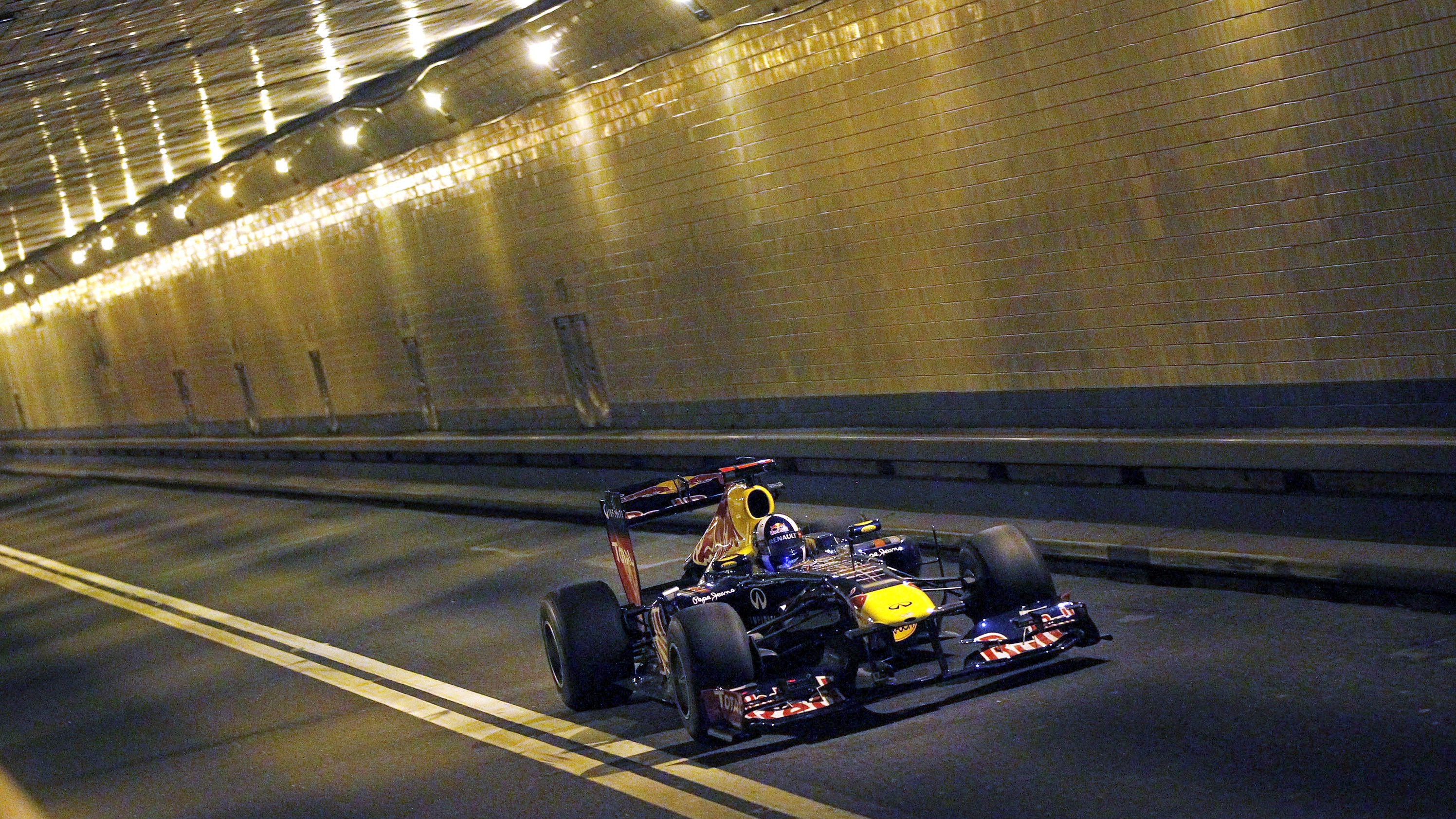 Coulthard_David_monopost_tunel